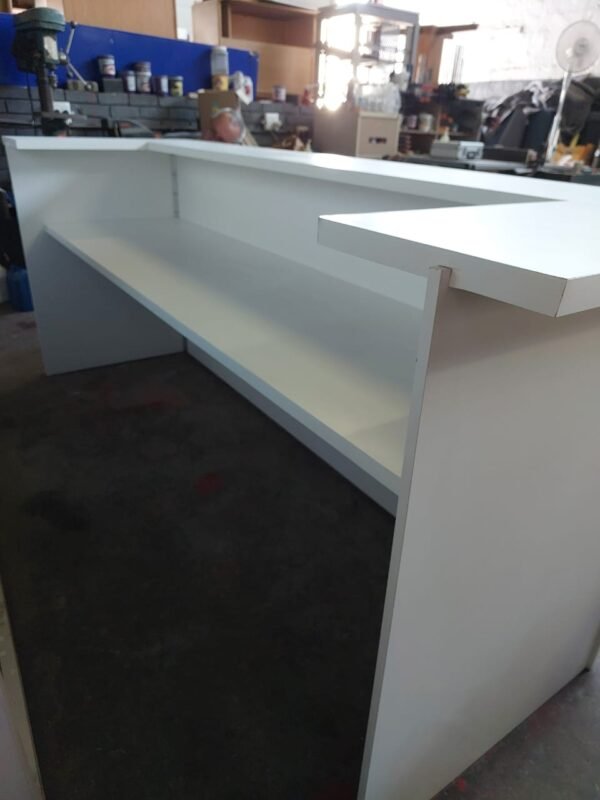 Melissa Reception Counter3