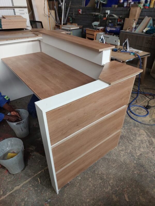 Q's Reception Counter2