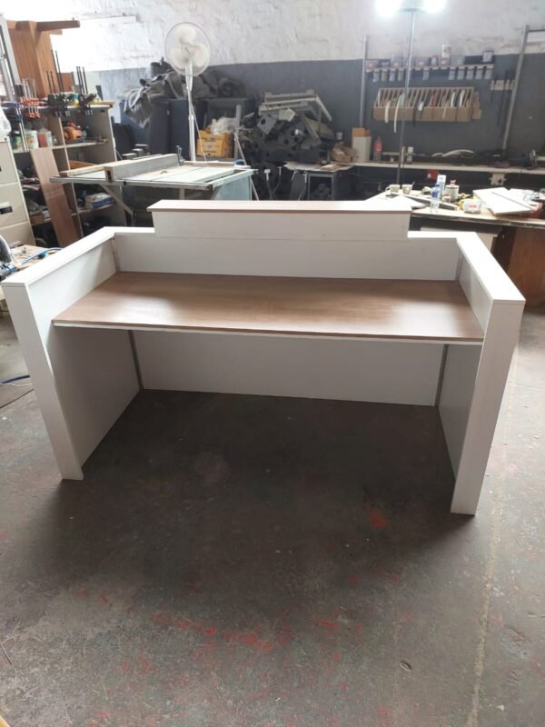 Q's Reception Counter3