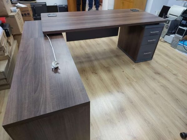Anele's Executive Desk3