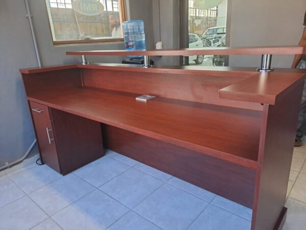 Elton’s Reception Counter4