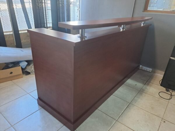 Elton’s Reception Counter3