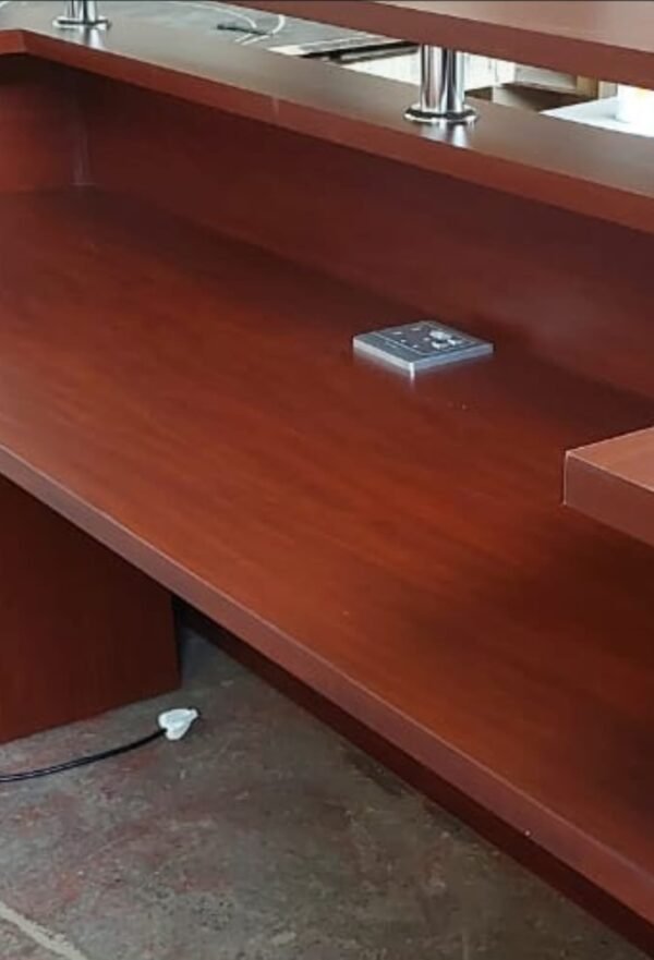 Elton’s Reception Counter2