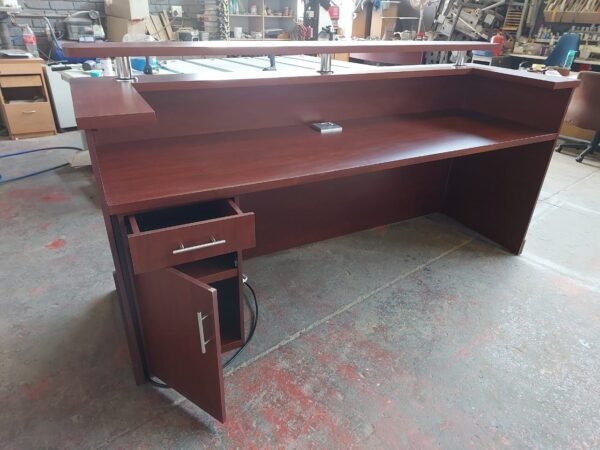 Elton’s Reception Counter6