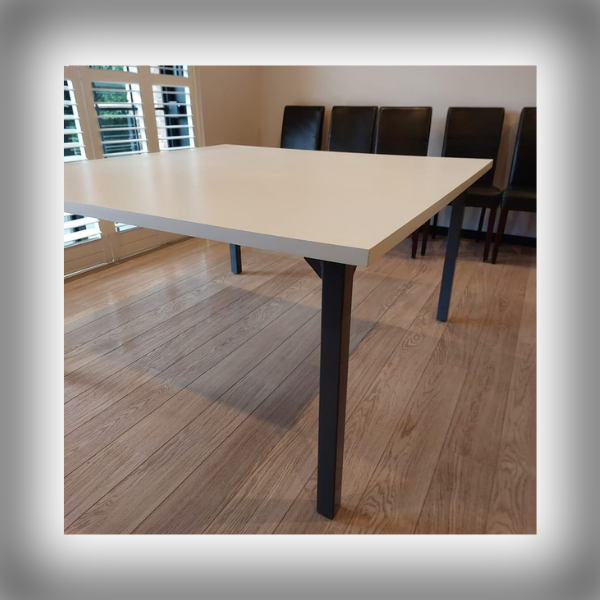 Inge's Square Meeting Table2