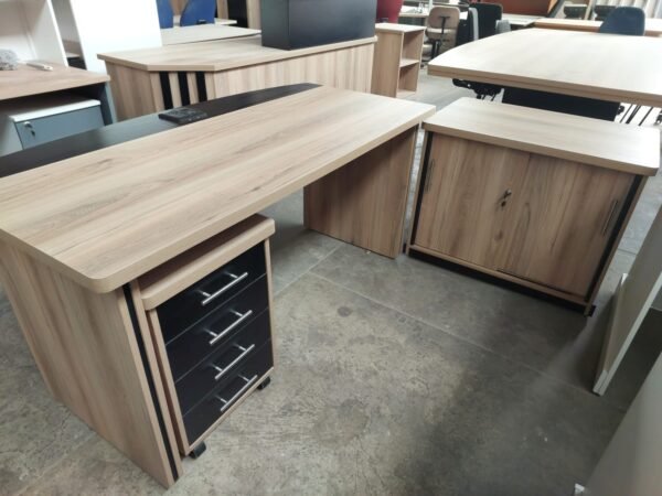 Elegance Supervisor Desk5