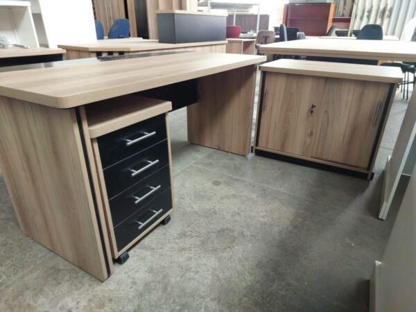 Elegance Supervisor Desk4