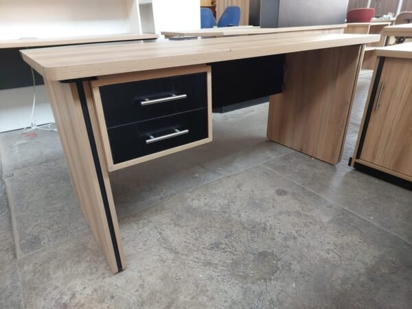 Elegance Straight Desk1