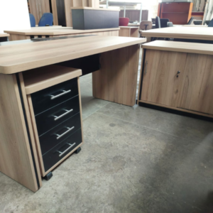Elegance Supervisor Desk6