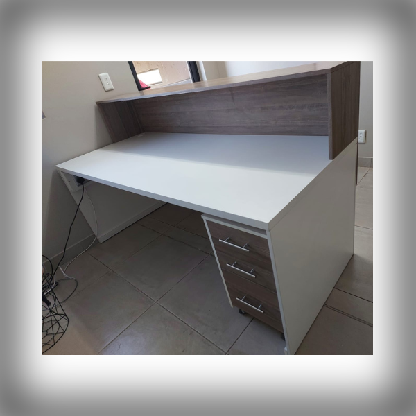 Este's Reception Counter1